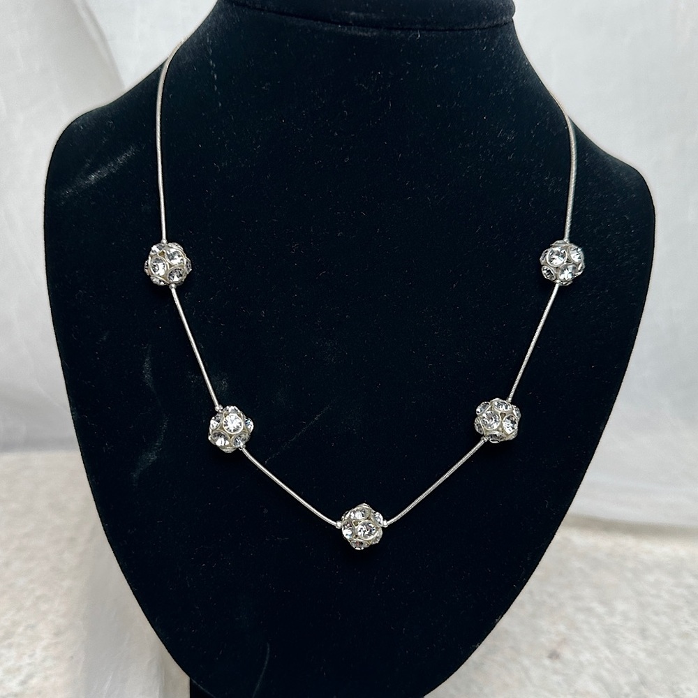 3/$20‎ 💥 Silver Tone Necklace Shimmery Costume Jewelry
